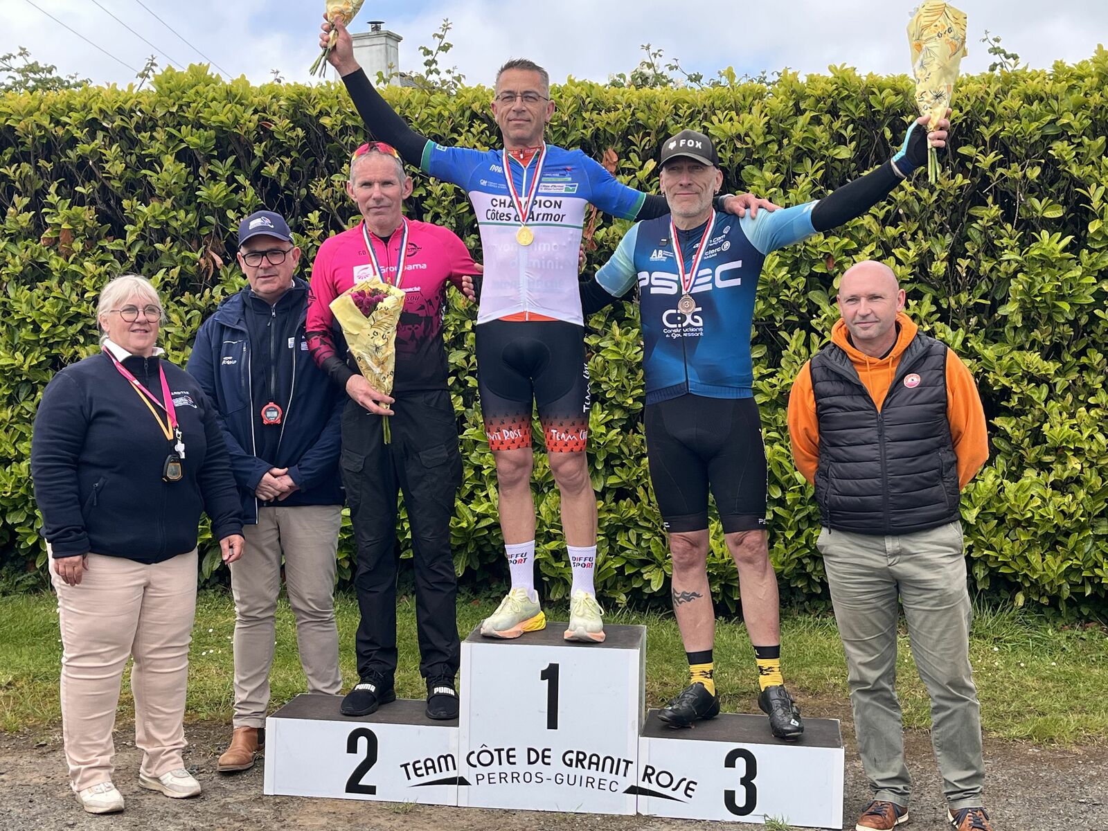 Résultats des 6/8/9 mai 2026 : 2 Champions Départemental - Sébastien Gras Access 4 et Iwan Thomas Open 2, Hervé Prud'homme Champion de France Master 7 Route, Victoire d'Antonin Gavrilovic U17 VTT à Pleumeur Bodou, Elodie Hémon et Frédéric Le Marrec à Pleu