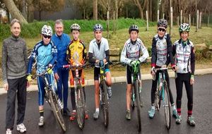 Les minimes en reconnaissance sur le circuit de cyclo-cross de Pleumeur-Bodou