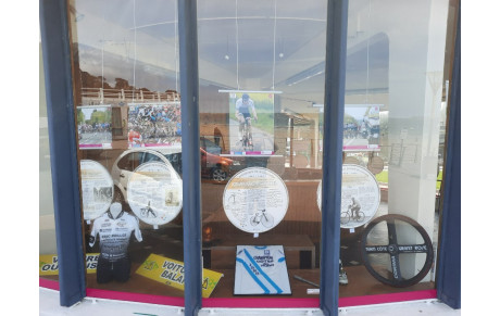 Le Team Côte de Granit Rose exposé à la Rotonde (Plage de Trestraou à Perros-Guirec) jusque fin juin!